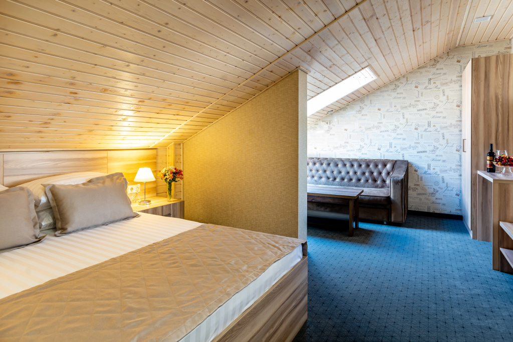 Bellagio Hotel Room Type - Standard Triple Attic room with view