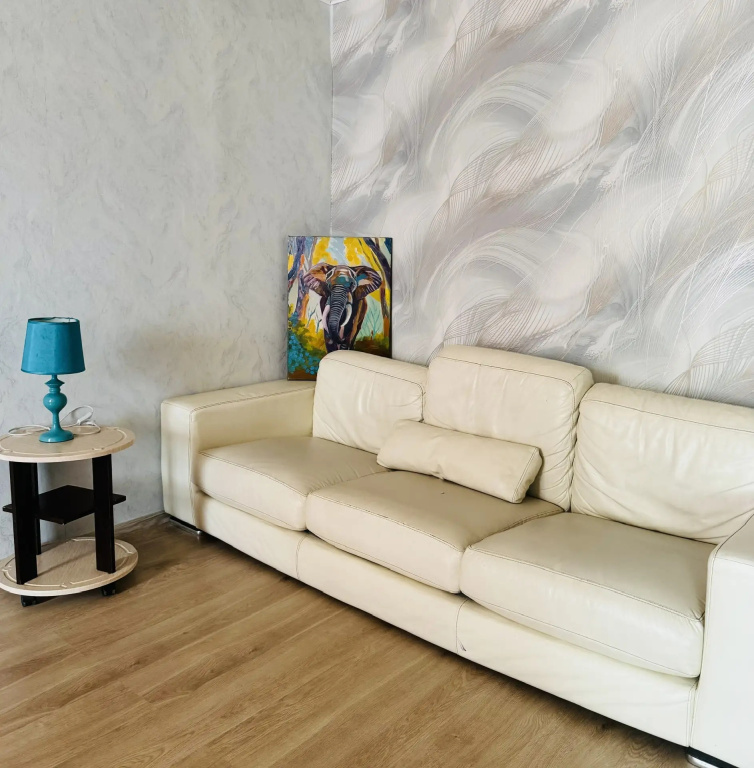 Квартира Уютная Теплая Двушка Рядом с ЖД и Автовокзалом — фото
