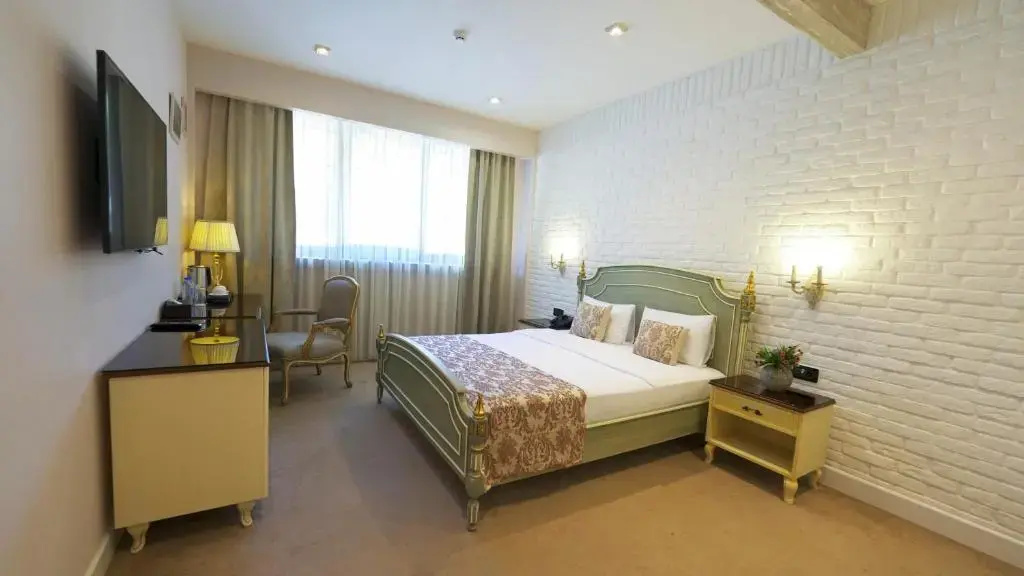 Sapphire Marine Hotel Room Type - Standard Double room with city view full double bed