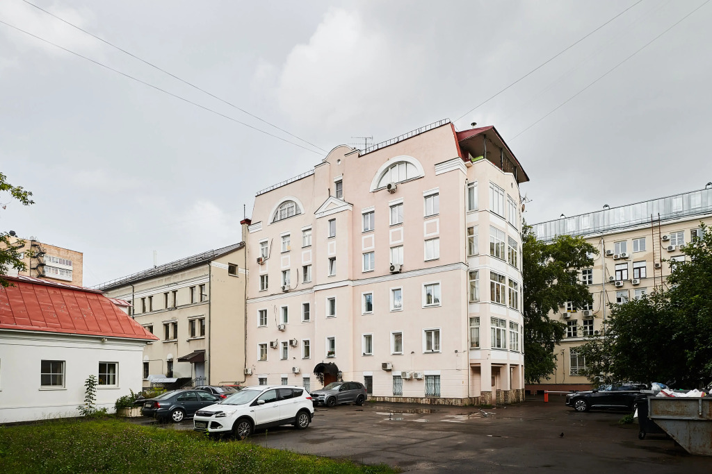 Квартира GM Apartments Двухуровневая с мансардой у Патриарших Прудов