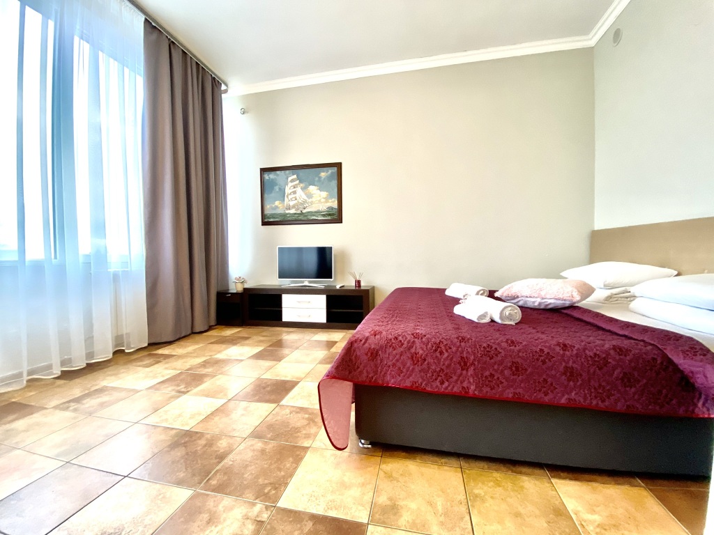 паруса бутик отель 3 адлер. катамаран алые паруса.