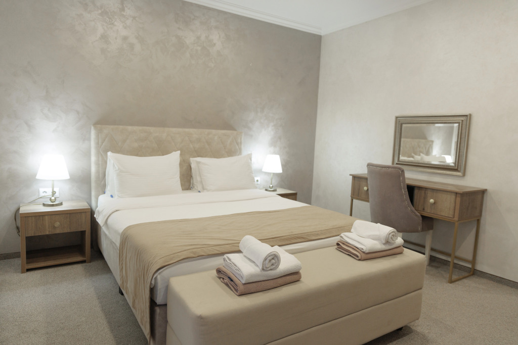 Двухместный люкс с 2 комнатами с балконом и с видом на море двуспальная кровать в Нарт