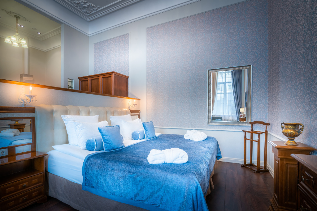 Petr Hotel Room Type - Favourite Double Suite full double bed