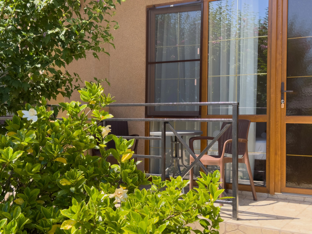 Трёхместный номер Стандарт с террасой (1 этаж) в Eco Life