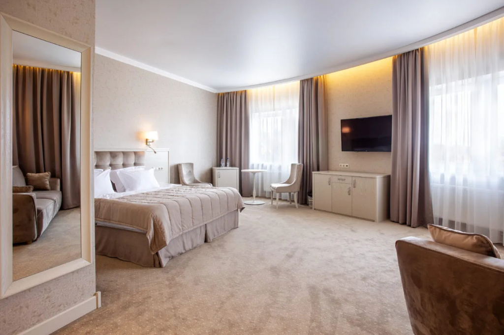 Corner Double Junior Suite (full double bed)