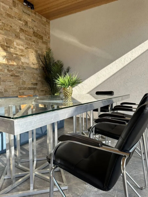 Коттедж с 3 комнатами с красивым видом из окна в Дом у реки