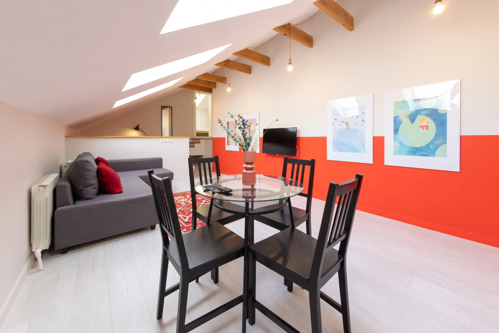 Red Triple Attic Apartment with city view