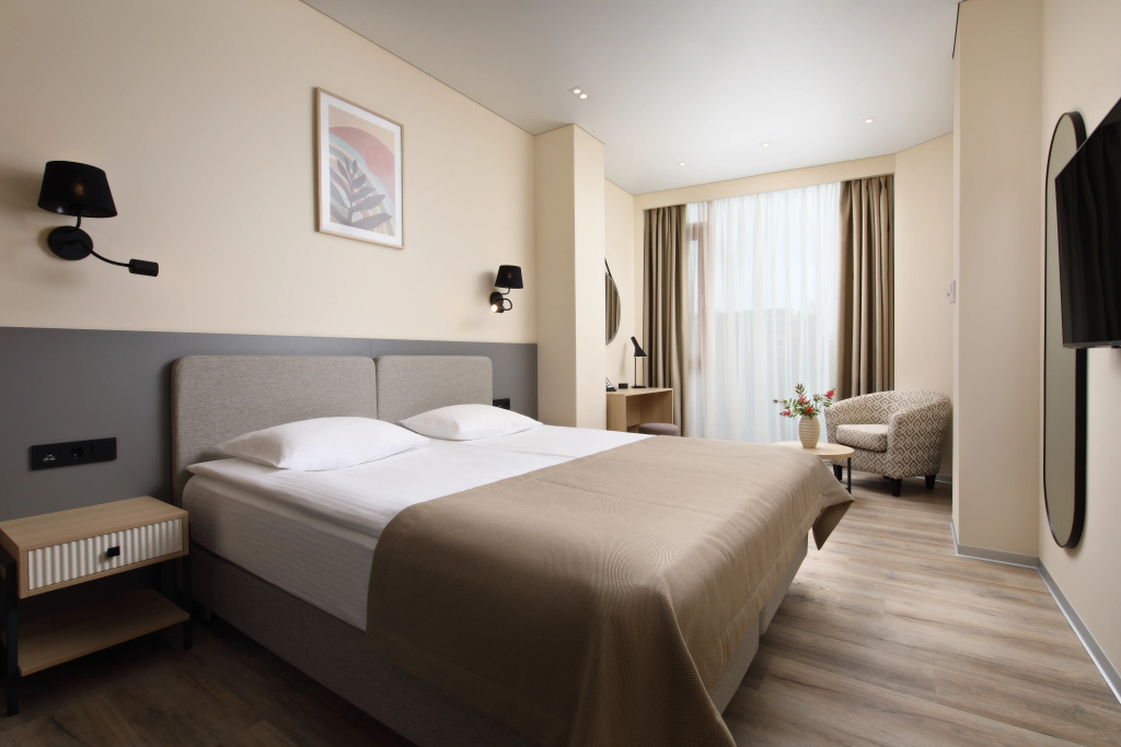 Standard Plus Double room with view (full double bed)