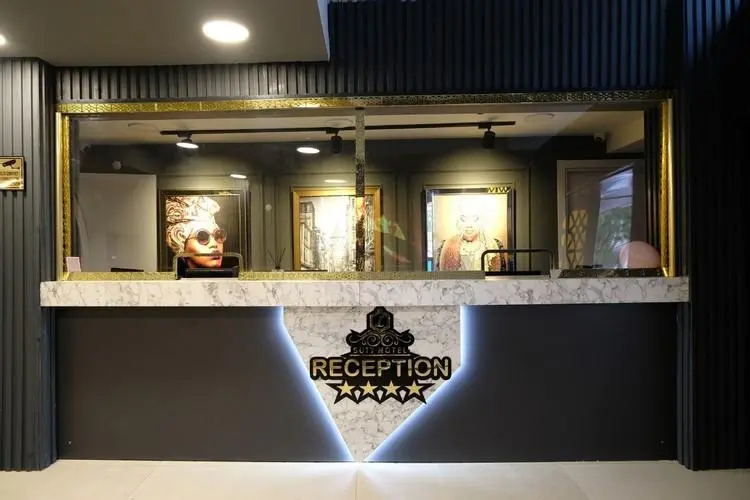 Lobby & Reception