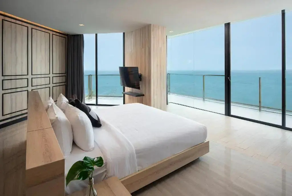 2 Bedrooms Suite oceanfront