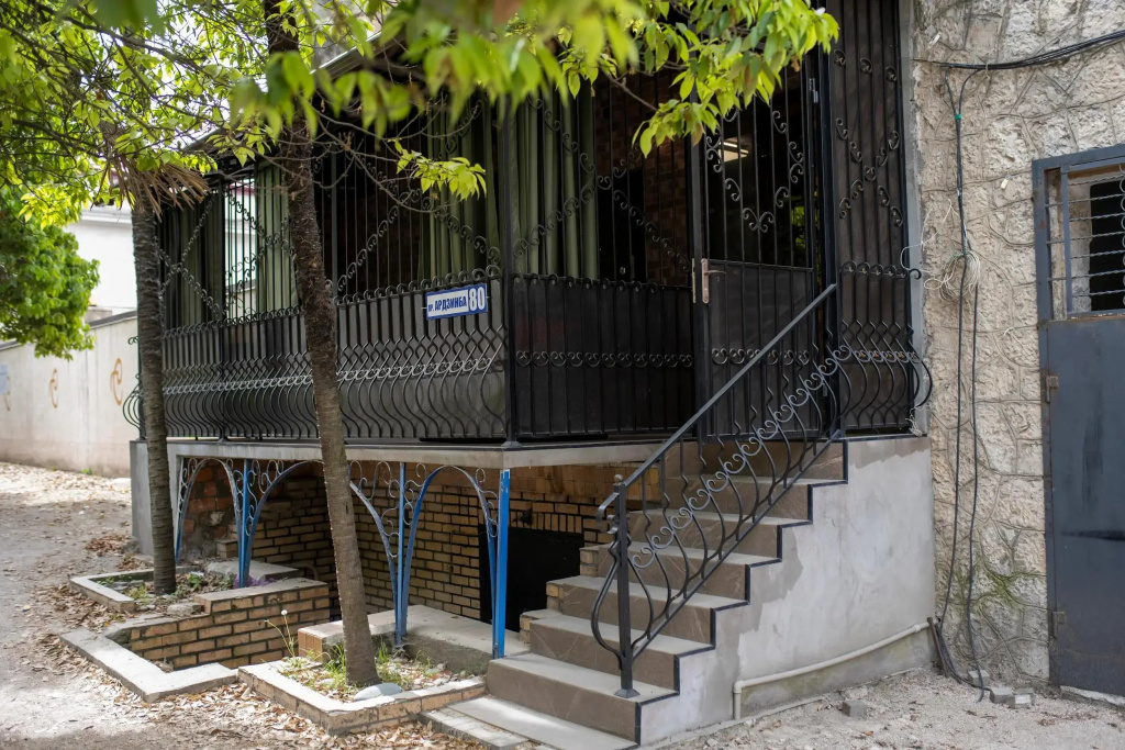 Na Prospekte Ardzinba Apartments