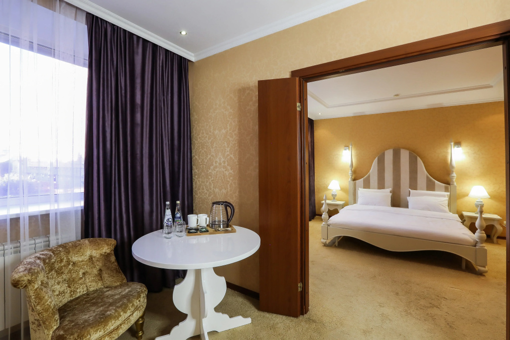Double Suite (full double bed)