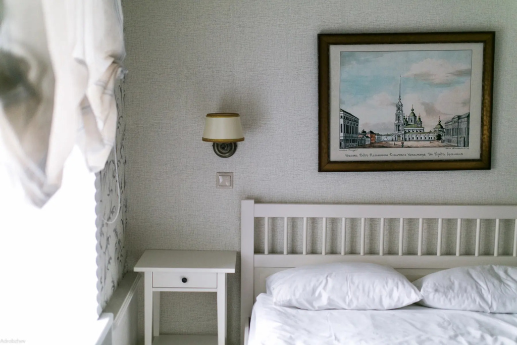 Small Double room (full double bed)