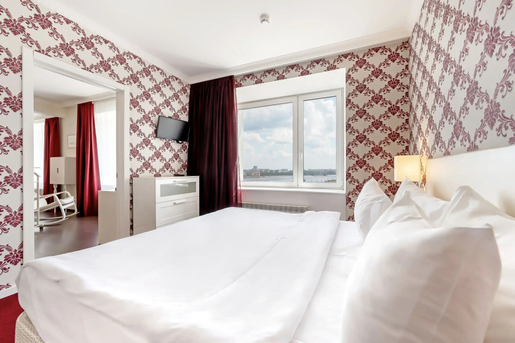 Moskva Hotel Room Type - Double Apartment Neva View full double bed