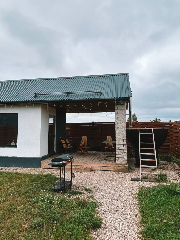 Шестиместный коттедж с красивым видом из окна в Rassvet House Togliatti