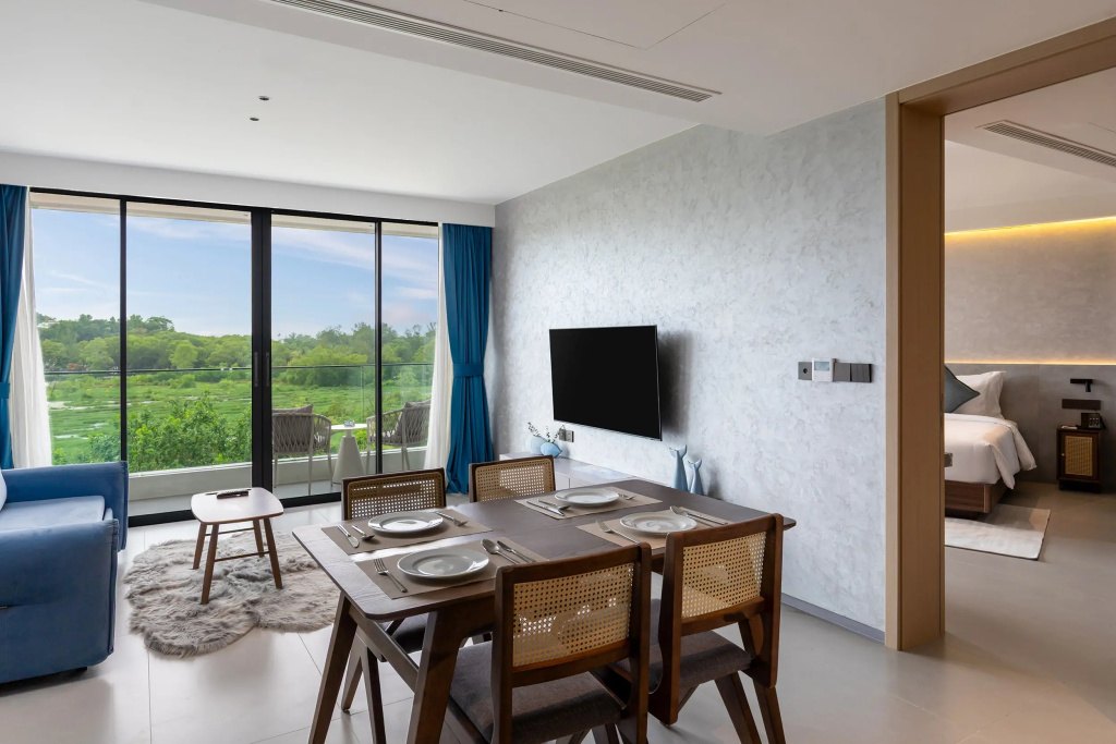 Double Junior Suite with balcony and with garden view (full double bed)