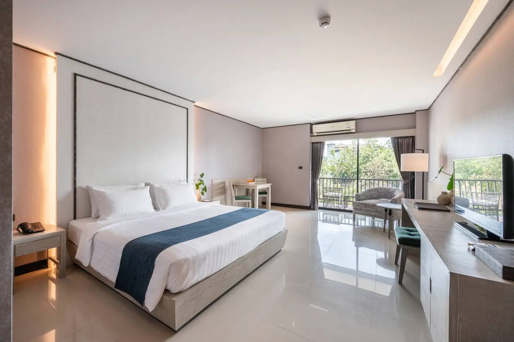 Deluxe Double room with balcony (full double bed)