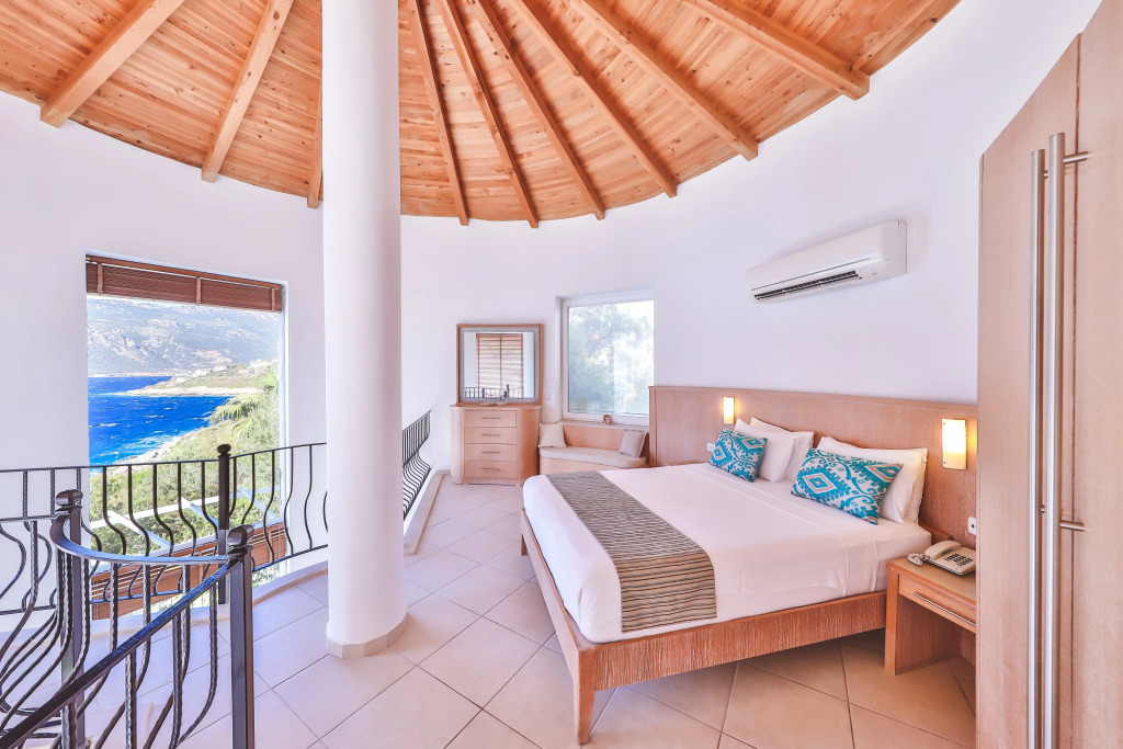 Waterfront Double Suite 3 with mini pool with balcony full double bed