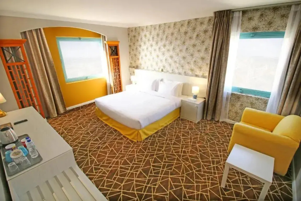 Executive Double Suite Corner with Creek view (full double bed)
