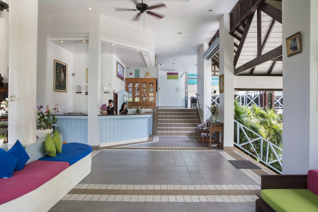 Lobby & Reception