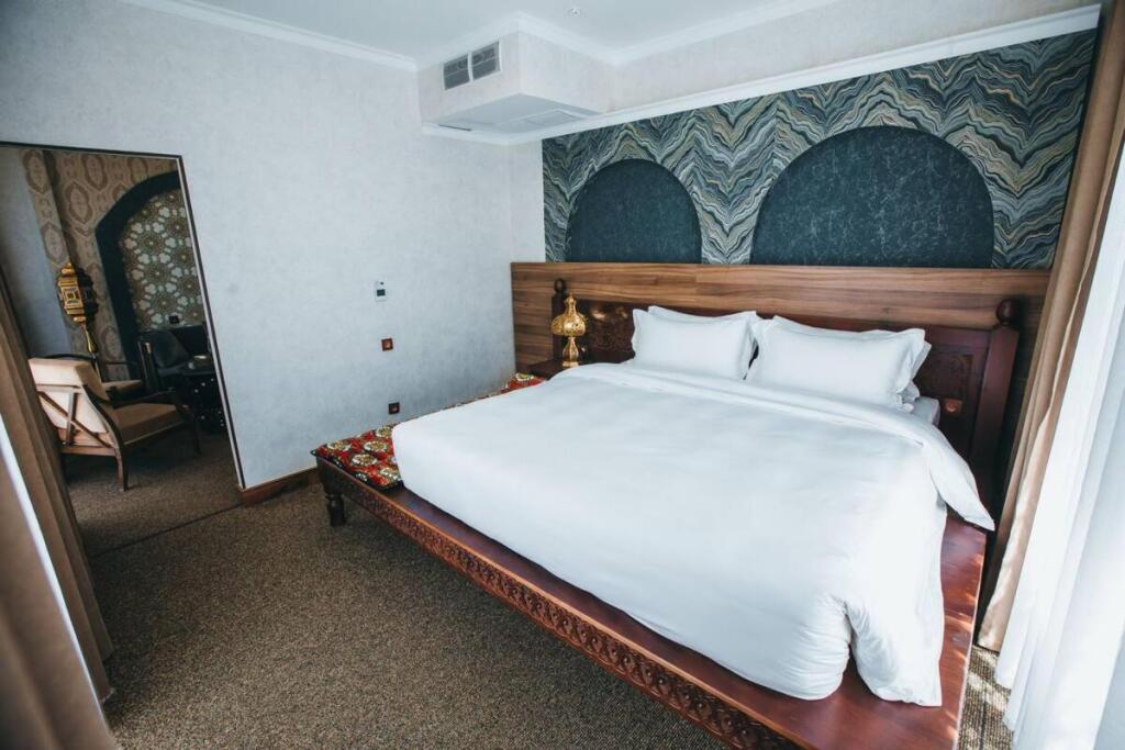 Люкс Executive с балконом в Jannat Resort Osh