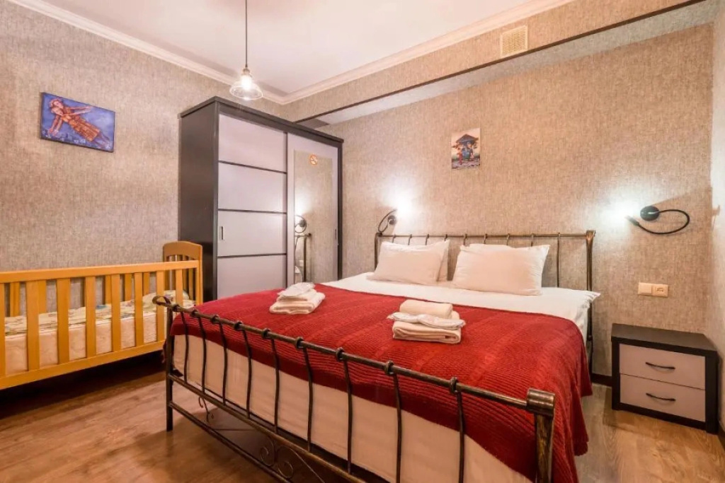 Standard Double room with city view (full double bed)