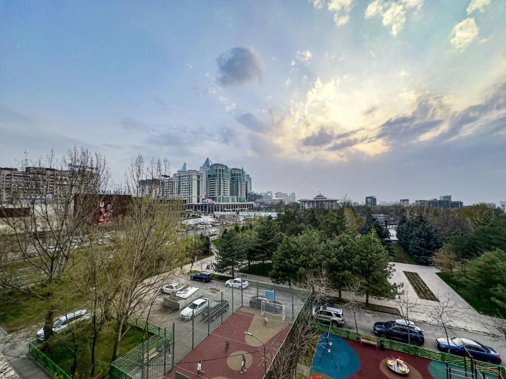 05 Samiy Tsentr. Vid na Gorod i Gory. Idealno dlya Komandirovannykh i Turistov Apartments