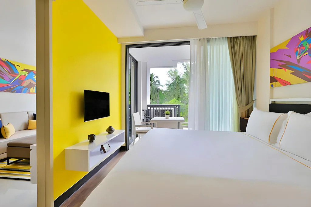 Двухместный люкс c 1 спальней с балконом двуспальная кровать в Отель Cassia Phuket, part of Banyan Group