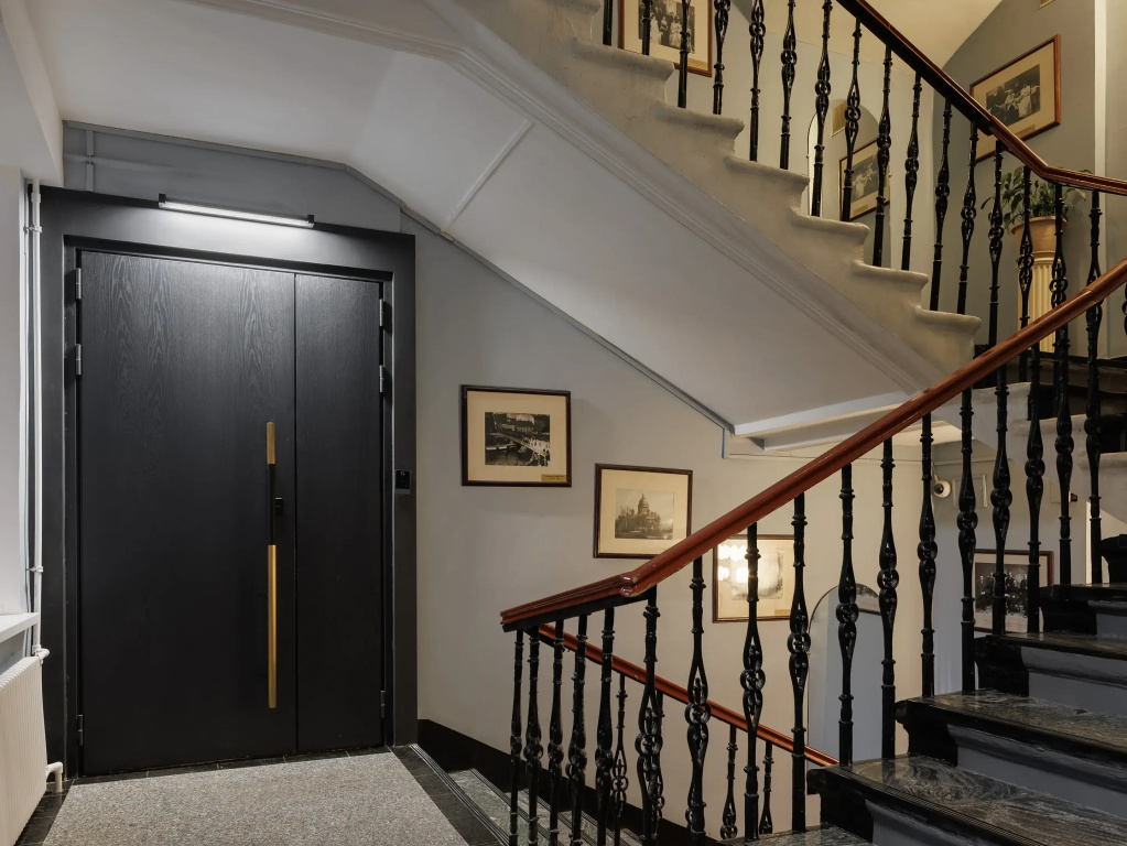 Lobby & Reception