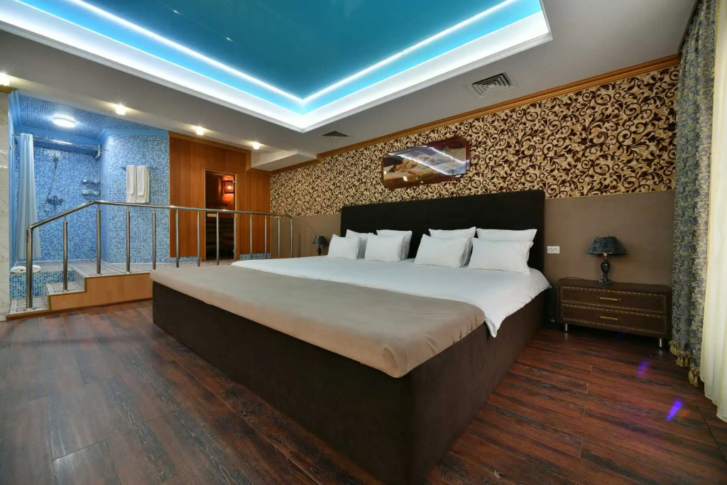 Malibu Hotel Room Type - Sauna Double Suite full double bed