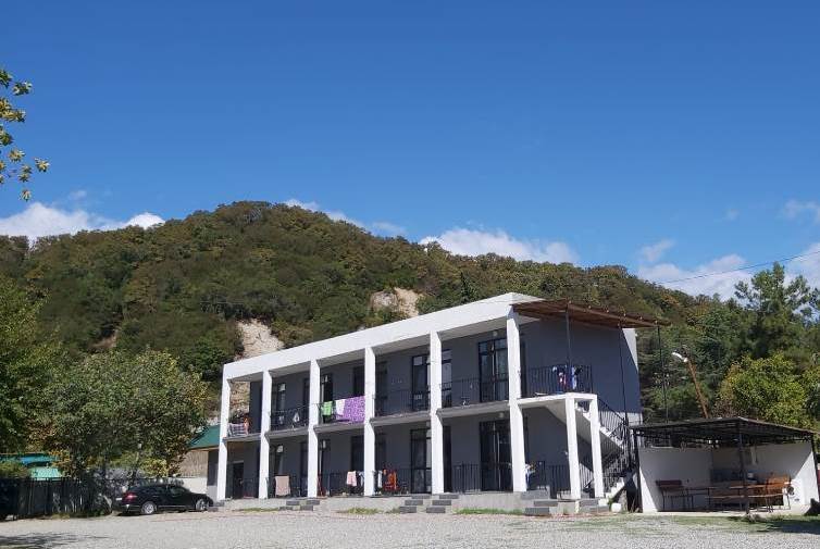 Трёхместный номер Standard с балконом и с красивым видом из окна в Три тополя