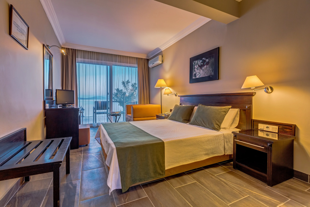 Standard Double room with balcony and with sea view (full double bed)