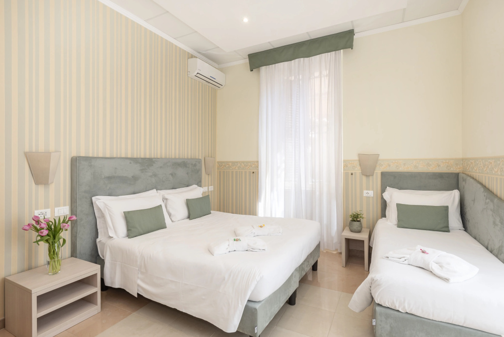 Standard Triple room
