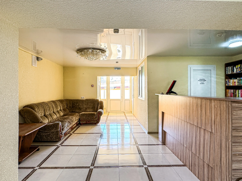 Lobby & Reception