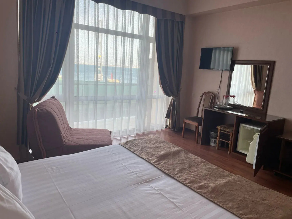 Hotel Yevraziya, Novorossiysk gorsovet