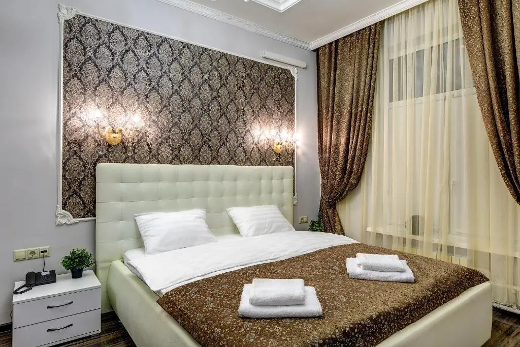 City mini-hotel Room Type - Double Suite full double bed