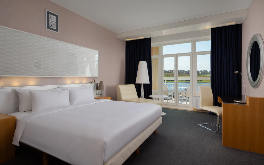 Radisson Zavidovo Hotel Room Type - Superior Double room with balcony and with waterfront view full double bed Radisson Zavidovo Hotel Room Type - Superior Double room with balcony and with waterfront view full double bed