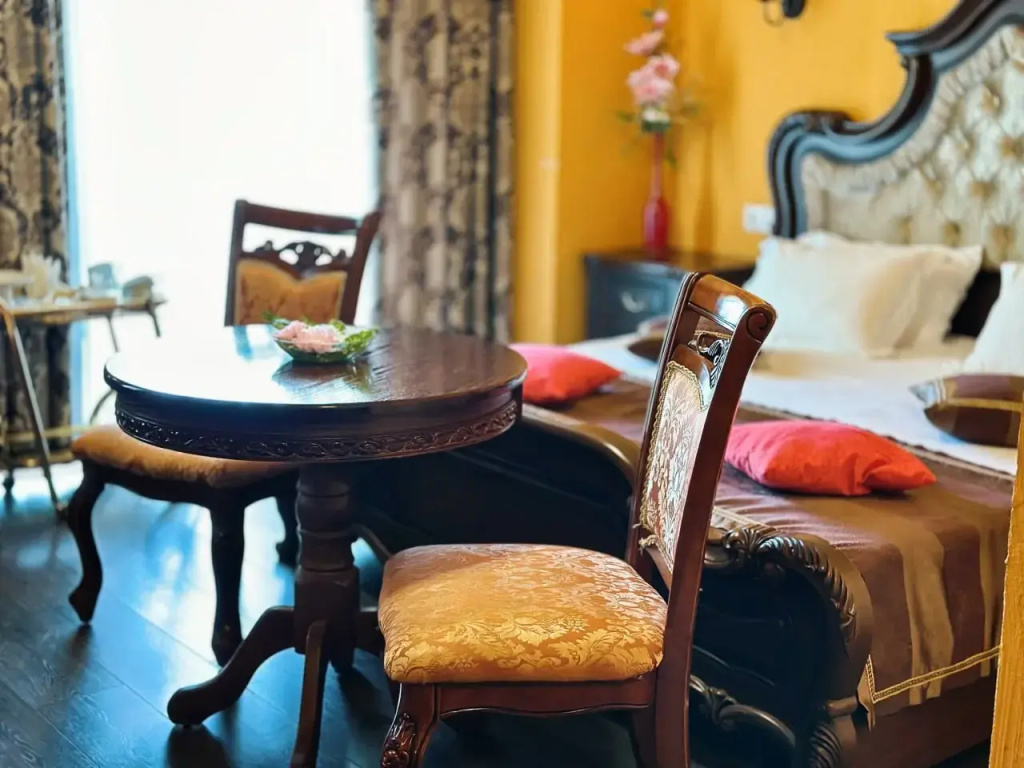 Palermo Double Suite with balcony (full double bed)