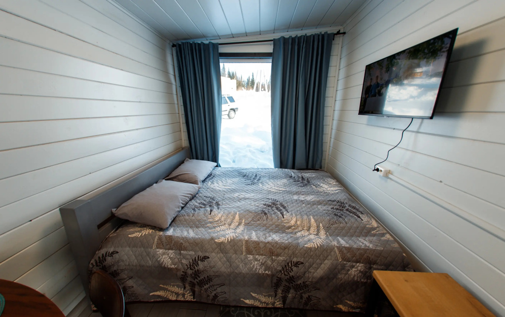 Needles Couple Double Chalet (full double bed)