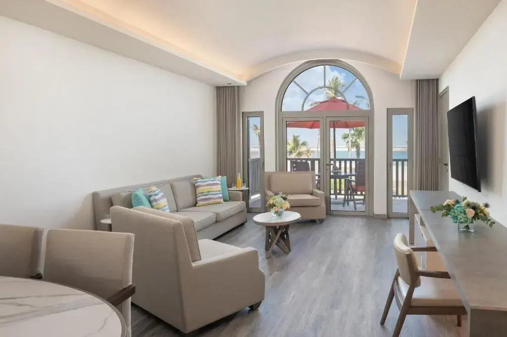 1 Bedroom Lounge Access, Dedicated Pool & Beach Suite Sea View