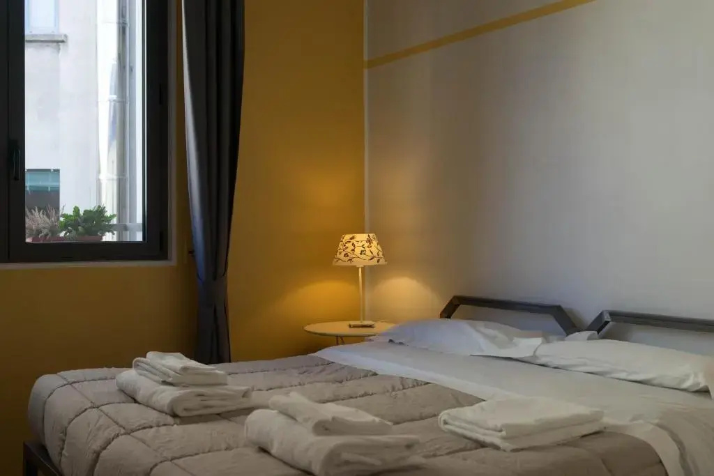 Double room (full double bed)