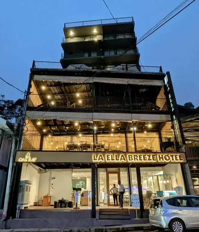 Oak Ray La Ella Breeze Hotel