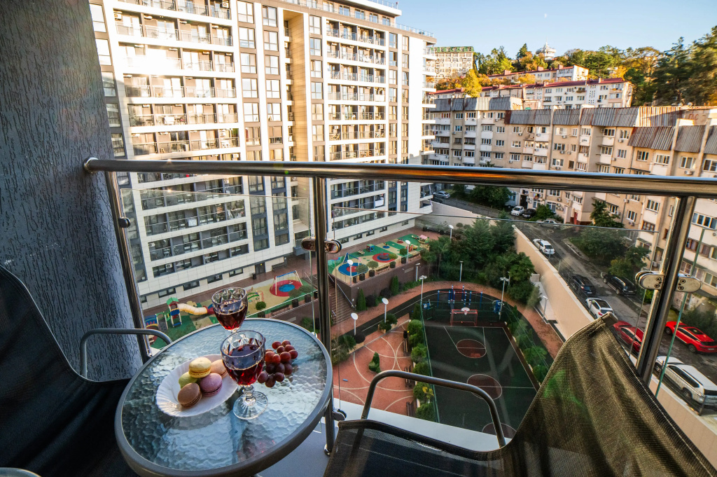 Отель Апартаменты Sun city apartments ЖК Сокол с балконом в Сочи