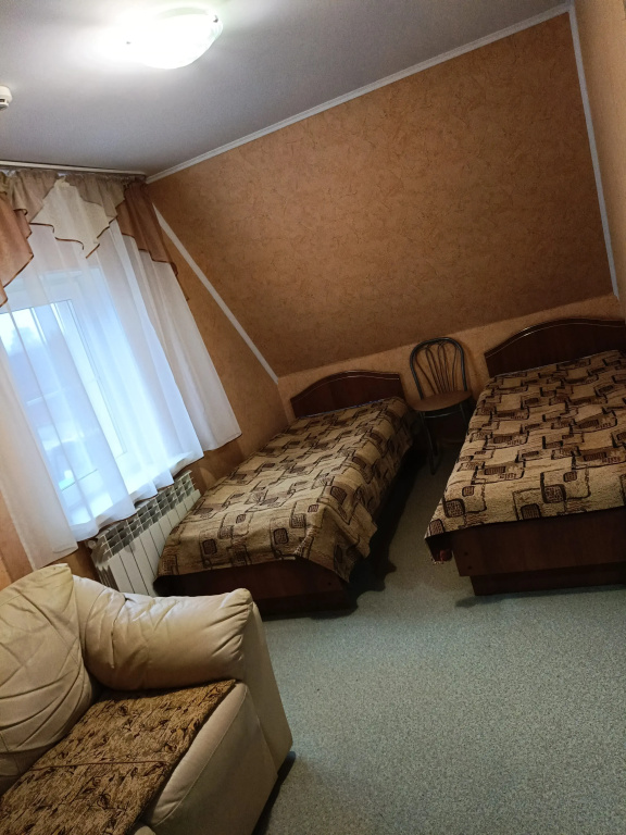 Economy Quadruple Family room