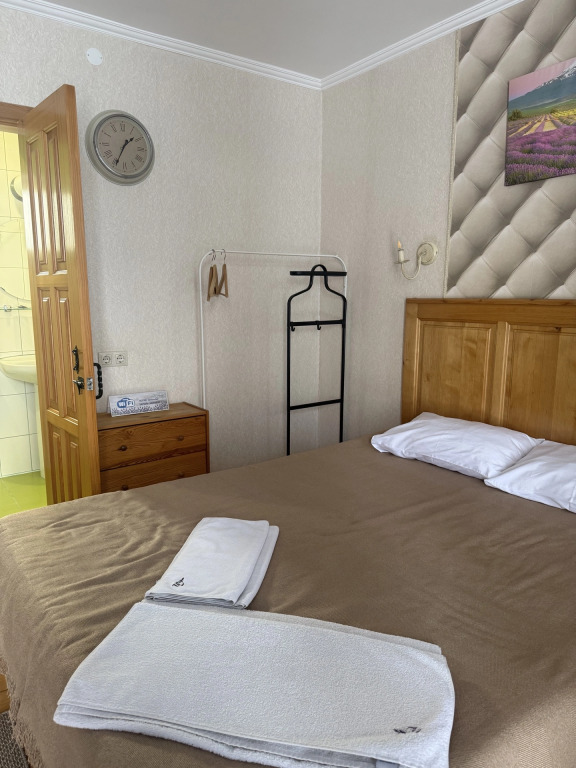 Двухместный номер Standard с балконом и с красивым видом из окна двуспальная кровать в Горная Лаванда