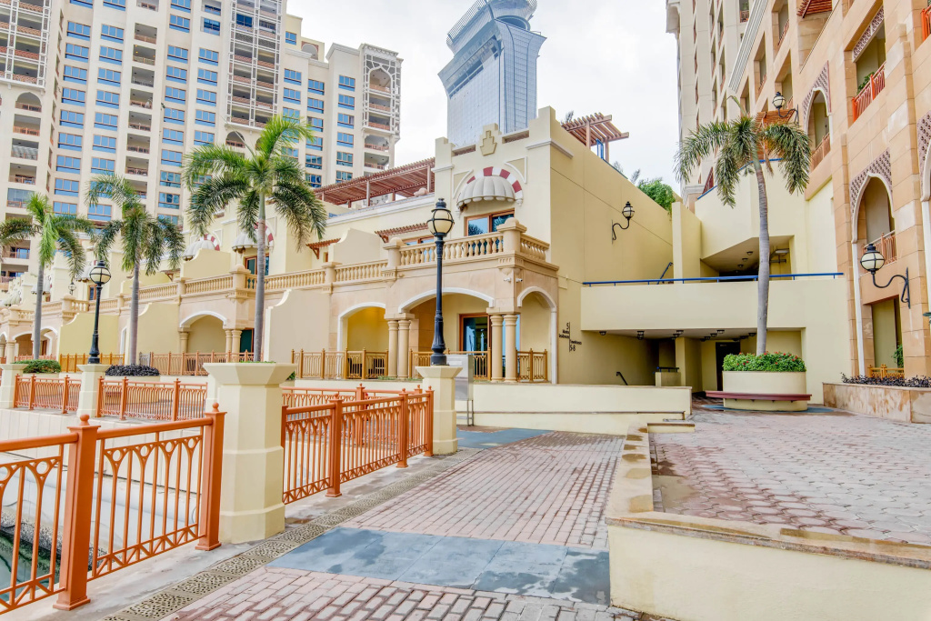 Отель Вилла Globalstay Luxury 3 Bedroom Maid Townhouse with Sea View в Дубае