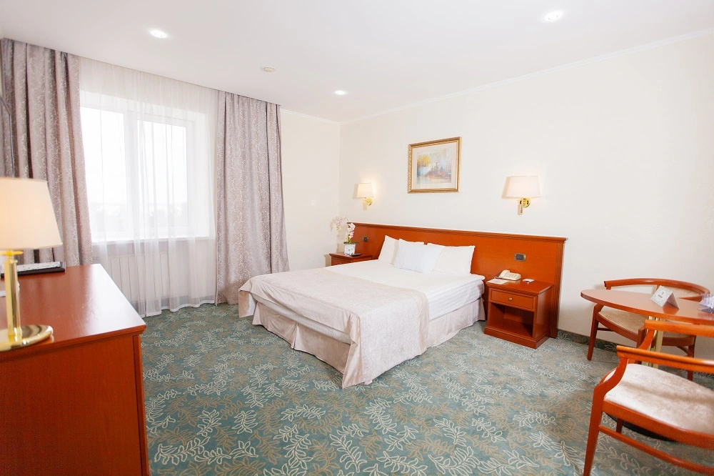 Park Hotel Berezka Room Type - Deluxe Double room with lake view full double bed