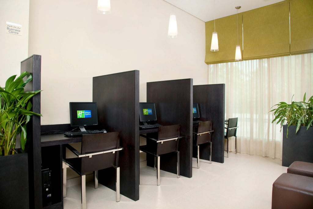 Отель Holiday Inn Express Dubai - Safa Park, an IHG Hotel в Дубае