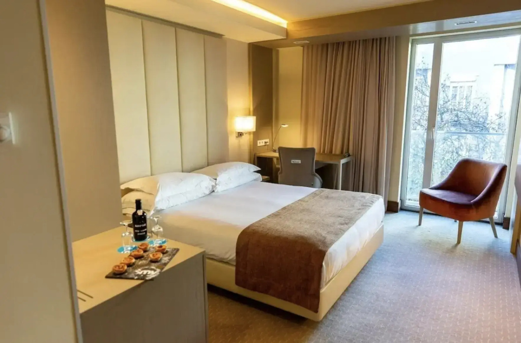 Superior Double room with balcony (full double bed)