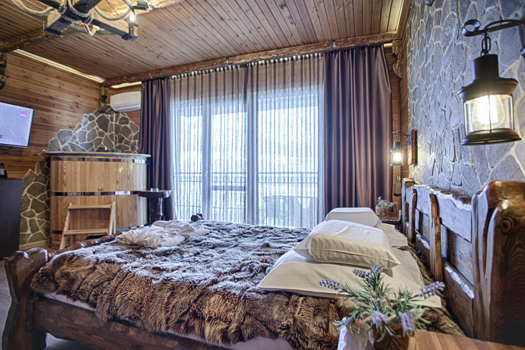 Двухместный 27 люкс с балконом и с видом на море двуспальная кровать в Exclusive Hotel&Apartments